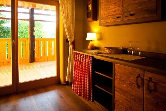 Lavender-Hill-soba-Bor-705×470